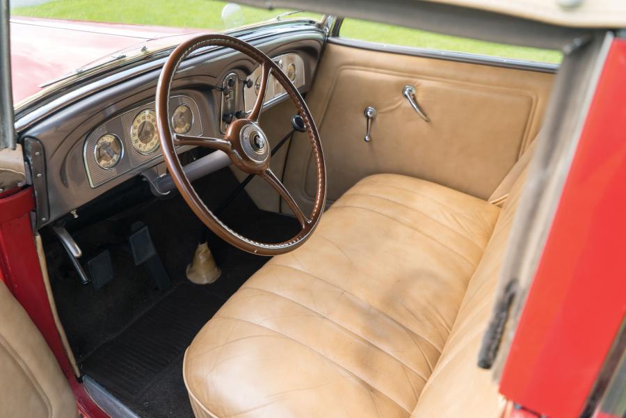 Интерьер Packard 120 Convertible Sedan (997) 1936 года  (фото 13 из 17)